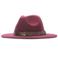 Weinroter Damen Fedora Hut mit breiter Krempe und Leo Muster Gürtel stilvoller Jazz Hut - M (56-58cm) / Burgunderrot