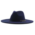 Dunkelblaue Damen Wollfilz Fedora Hut mit breiter Krempe, schwarzem Lederriemen und Metallkette. - Erwachsene (56-58cm) / Marineblau