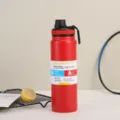 Detailansicht einer roten Edelstahl-Vakuum-Isolierflasche im modernen Doppelwand-Design. - 600ml / Rot