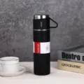 Edelstahl Thermosbecher mit dreifach Deckel Design, schwarzer isolierter Reisebecher für Geschenke. - Schwarz