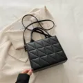 Zwarte gewatteerde crossbody tas stijlvolle elegante handtas voor dames dagelijks gebruik. - Zwart