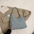 Lichtblauwe gerimpelde schoudertas casual hobo tas stijlvolle modieuze handtas voor dames. - Blauw