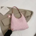 Roze getextureerde hobo schoudertas voor dames, stijlvolle casual plooienhandtas voor dagelijks. - Roze