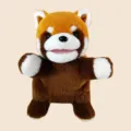 Vista dettagliata marionetta mano peluche panda rosso, giocattolo interattivo dolce. - Burattino a Mano Pandas Rosso Seduto