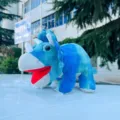 Mple triceratops pelouxe malako dinosauros koukla glyko zoaki doro gia paidia SKU - Κούκλα Τρικεράτωψ / Περίπου 25cm