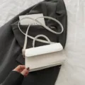 Vintage witte schoudertas voor dames, elegante handtas met geweven textuur, minimalistische tas. - Wit