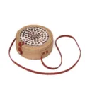 Runde Rattan Umhängetasche mit Muschel Herz Inlay und rotem Lederriemen im Vintage-Stil. - Muschel 3