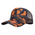 Gedetailleerd overzicht van de opvallende oranje camouflage mesh pet met ademende stof. - Verstelbaar (56-58cm) / Oranje Zwart en Koffie Net