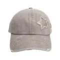 Verouderde vintage honkbalpet met glinsterende sterpatch en unieke versleten details. - M (56-58cm) / Khaki