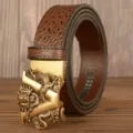 Herren Ledergürtel mit Drachen V Schnalle, braunes Krokodilmuster Rindsleder, Vintage Mode. - Braunes Amerikanisches Krokodil V-Drache Goldene Schnalle / 110cm