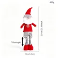 Vue détaillée de la poupée en peluche de gnome de Noël télescopique avec bonnet tricoté. - 55cm Grand Télescopique / Gnome de Noël rouge et gris