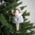 Weihnachtlicher Pluesch Engel Haengend Dekoration mit grauem Kleid und Stern 17.5cm - Blau