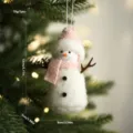 Filz Schneemann Weihnachtsbaum Ornament mit rosa Mütze und Schal, Weihnachtshängedekoration - Rosa Schneemann
