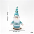 Poupée peluche gnome de Noël nordique avec bonnet en tricot et socle en bois, décor festif. - Père Noël tricoté bleu et blanc
