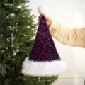 Bonnet de Noël violet à sequins avec bord en peluche blanche et pompon de fête. - Violet Paillette Longue Peluche