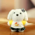 Süßer Plüsch Welpe Schlüsselanhänger Puppe mit Sweatshirt und kariertem Rock als Tasche. - Weiß / Ca. 14cm
