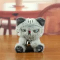 Süßer grauer Plüsch Katzen Schlüsselanhänger, weiches Stofftier Taschenanhänger für Geschenke. - Grau / Ca. 10cm