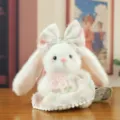 Süßer floraler Langohr-Hase Plüschpuppe Taschenanhänger mit Spitzenkleid und Schleife. - Rosa / Etwa 20cm