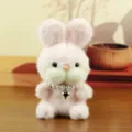 Mignonne peluche rose lapin poupée pendentif avec collier de perles et cœur pour sac à dos. - Style Collier / Rose foncé / Environ 15cm