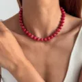 Rote marmorierte Perlenkette Variante, stilvolles Sommer-Freizeit-Accessoire für Damen. - Halskette (0115) / Weinrot