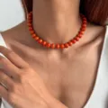 Atemberaubende orange Perlen-Choker-Halskette für Damen, stilvoller Sommerschmuck für den Alltag. - Halskette (0115) / Orangerot