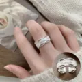 Silberner geometrischer offener Ring mit mattierter Oberfläche für Damen modischer Schmuck - Matte Frosted Geometrischer Stil (JZ5236)