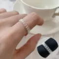 Silberner hohler Spitzenring, eleganter offener Fingerring im stilvollen Ins Design für Frauen. - Spitzengitter-Hohlstil (JZ7633)