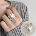 Anillo abierto geométrico irregular ancho de moda para mujer, estilo ins elegante. - Abierto Ajustable / Estilo de Textura Cepillada Ancha Irregular (JZ5069)