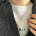 Silberner unregelmäßiger Kiesel Anhänger Halskette minimalistische Mode Damenschmuck - Unregelmäßige Ovale Strukturierte Anhänger Halskette (XL1428)
