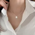 Minimalistische silberne Smiley-Schluesselbeinkette elegante Damen Mode Halskette fuer Damen - Quadratische Lächeln Gesicht Anhänger Halskette (XL1933)
