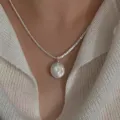 Collier pendentif perle ronde avec chaine texturee, style minimaliste elegant. - XL1752