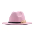 Rosa Filzhut Fedora für Damen mit schwarzem Riemen und goldenem Blatt Detail Retro Kappe. - Rosa