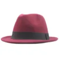 Detalle de sombrero fedora de lana burdeos, sombrero de fieltro estilo británico. - Adulto 56-58cm / Burdeos