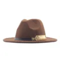 Brauner Wollfilz Fedora Hut mit schwarzem Band und goldener Metallfeder fur Damen. - Kaffeebraun