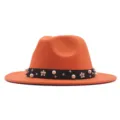 Oranger Fedora Hut aus Kunstwolle mit elegantem schwarzem Band, Perlen und Blütendetails. - M (56-58cm) / Orange