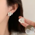 Exquisite white flower ear studs, sparkling firework design with delicate pearl details. - 3D Flower Cluster Artificial Pearl Core Stud Earrings (ED2530)