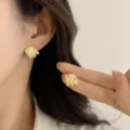 Pendientes de tuerca de metal dorado con forma de flor para mujer, joyería elegante - Estilo Hoja de Fuegos Artificiales Dorado (ED2593-2)