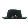 Dunkelgrüner flacher Fedora Hut für Damen mit eleganter Perlen und Blumenband Mode stilvoll. - Dunkelgrün