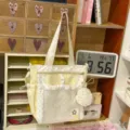 Bonita bolsa ita de lona con lunares estilo japonés con bolsillo de malla y correa. - Bolso de Hombro Amarillo Bolso Solo