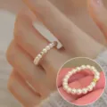 Eleganter Perlen-Offenring mit goldenem Akzentperlen-Design, stilvoller Modeschmuck Damen. - Künstliche Perlenkette Metallperle Ring Stil (JZ7636)