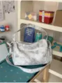Graue Sternenprint weiche Stoff Falten Umhängetasche, lässige Damen Schultertasche. - Silberperle Schleife / Grau