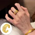 Anillo abierto dorado para mujer textura cepillada pedrería brillante joyería de moda ajustable - Anillo de Circón Cepillado de Bambú (JZ7822-2)