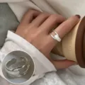 Anillos abiertos de plata minimalistas para mujer, joya de dedo ajustable de tendencia. - Abierto Ajustable / Estilo de Costura de Doble Capa Mate Y Liso (JZ7932)