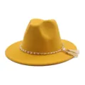 Gelber Wollfilz Fedora Hut mit Perlenkette und Quasten Detail fur Damen und Herren - M (56-58cm) / Gelb