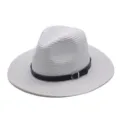 Klassieke witte strooien hoed met zwarte riem, stijlvolle zomervakantie zonnehoed. - M (56-58cm) / Wit
