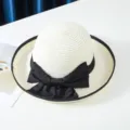 Chapeau de paille d'été pour femme avec nœud noir, élégant chapeau de soleil de plage. - M (56-58cm) / Crème