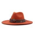 Vue détaillée du chapeau de jazz en feutre orange à large bord avec bande à franges perlées. - Chapeau Jazz Rétro (m9-46) / Orange