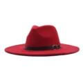 Roter Wollfilzhut mit schwarzem Gürtel, stilvoller 10cm breiter Fedora Hut für Damen und Herren. - Dunkelrot