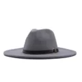 Grauer Wollfedora, 10cm breite Krempe, Jazzhut mit braunem Gürtel und Metallschließe Unisex. - Hellgrau
