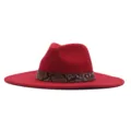Klassischer roter Wollfilz-Fedora-Hut mit stilvollem Schlangenhaut-Musterband und Krempe. - 56-58cm / Dunkelrot